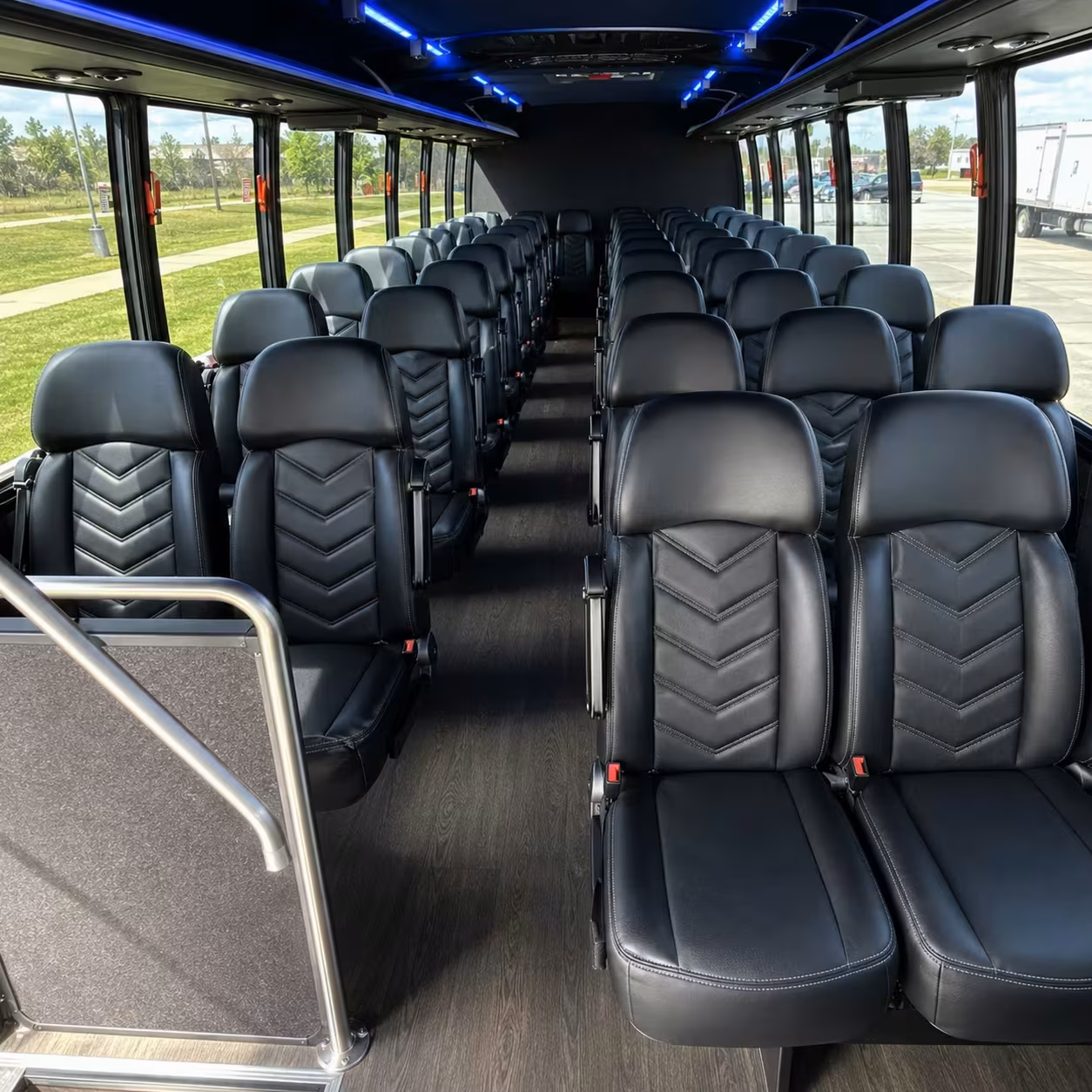 bend 28 passenger minibus rental