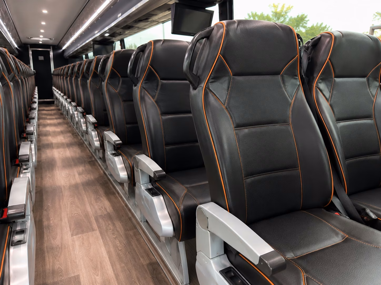 bend charter bus rentals between hotels and outdoor ceremony venues