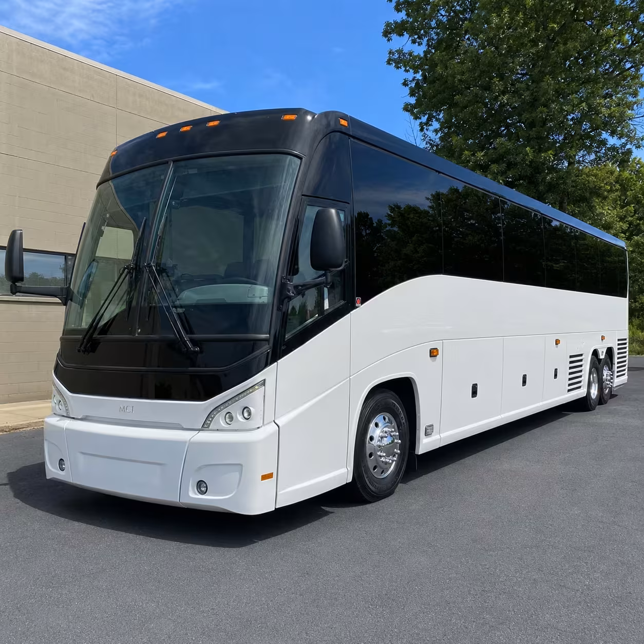 bend charter bus rentals to redmond municipal airport