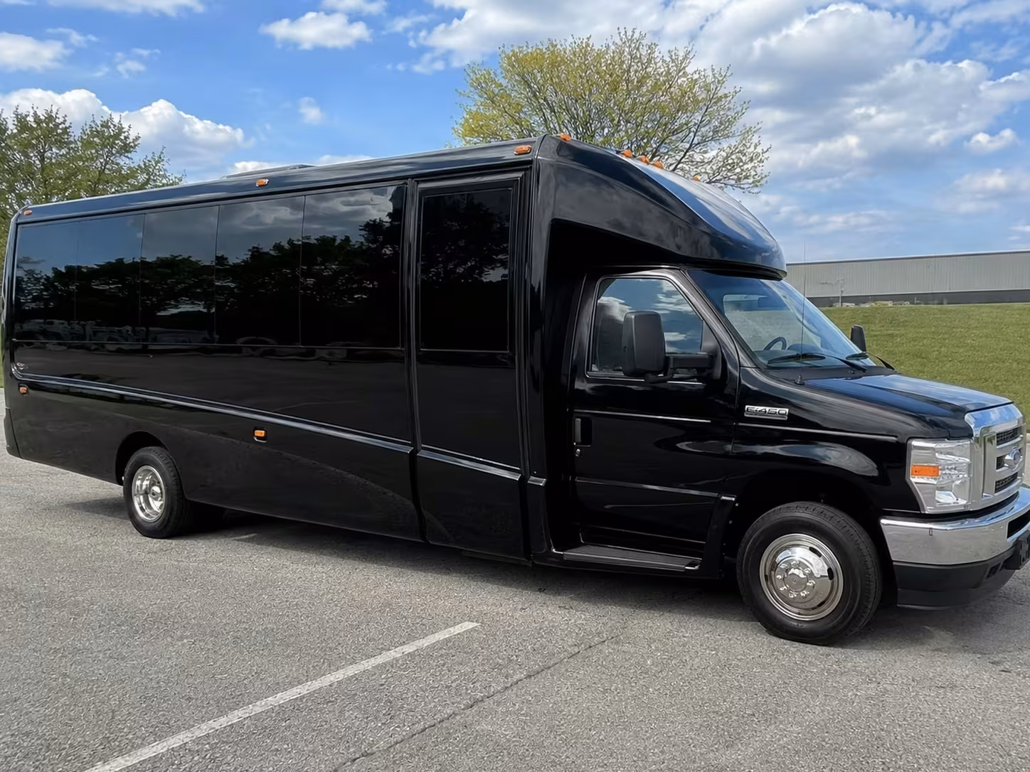 bend minibus rentals for tower theatre and volcanic theatre pub