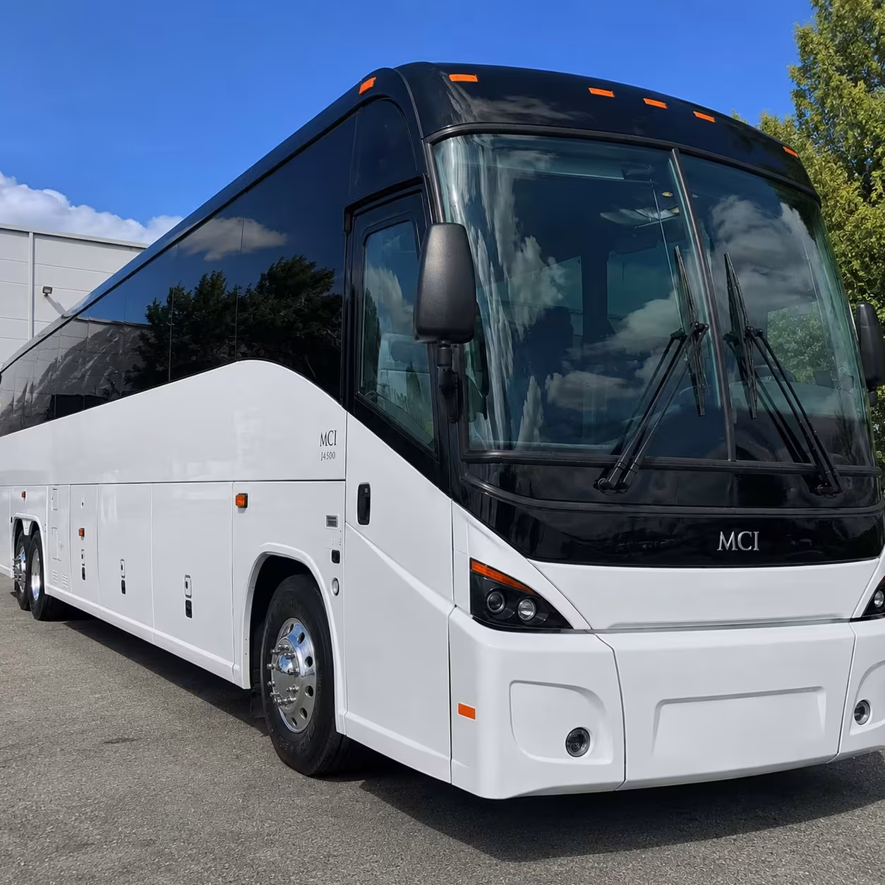 bend shuttle buses for healthcare and downtown office staff
