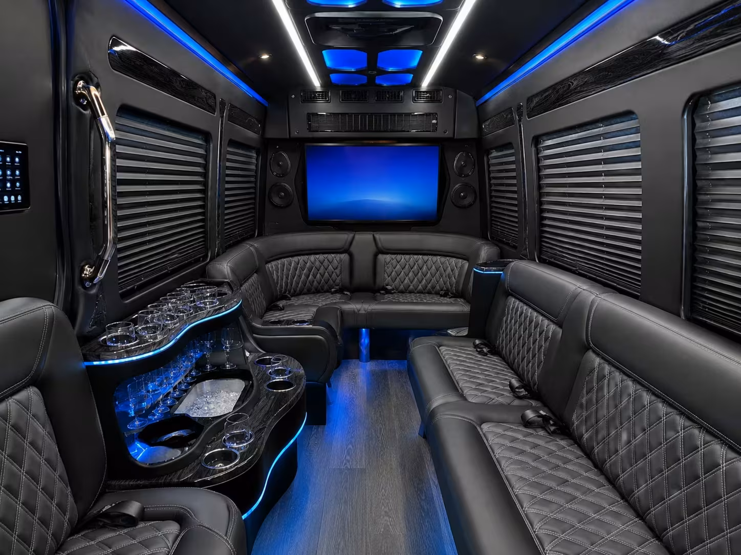 bend shuttle buses for races and outdoor sports events