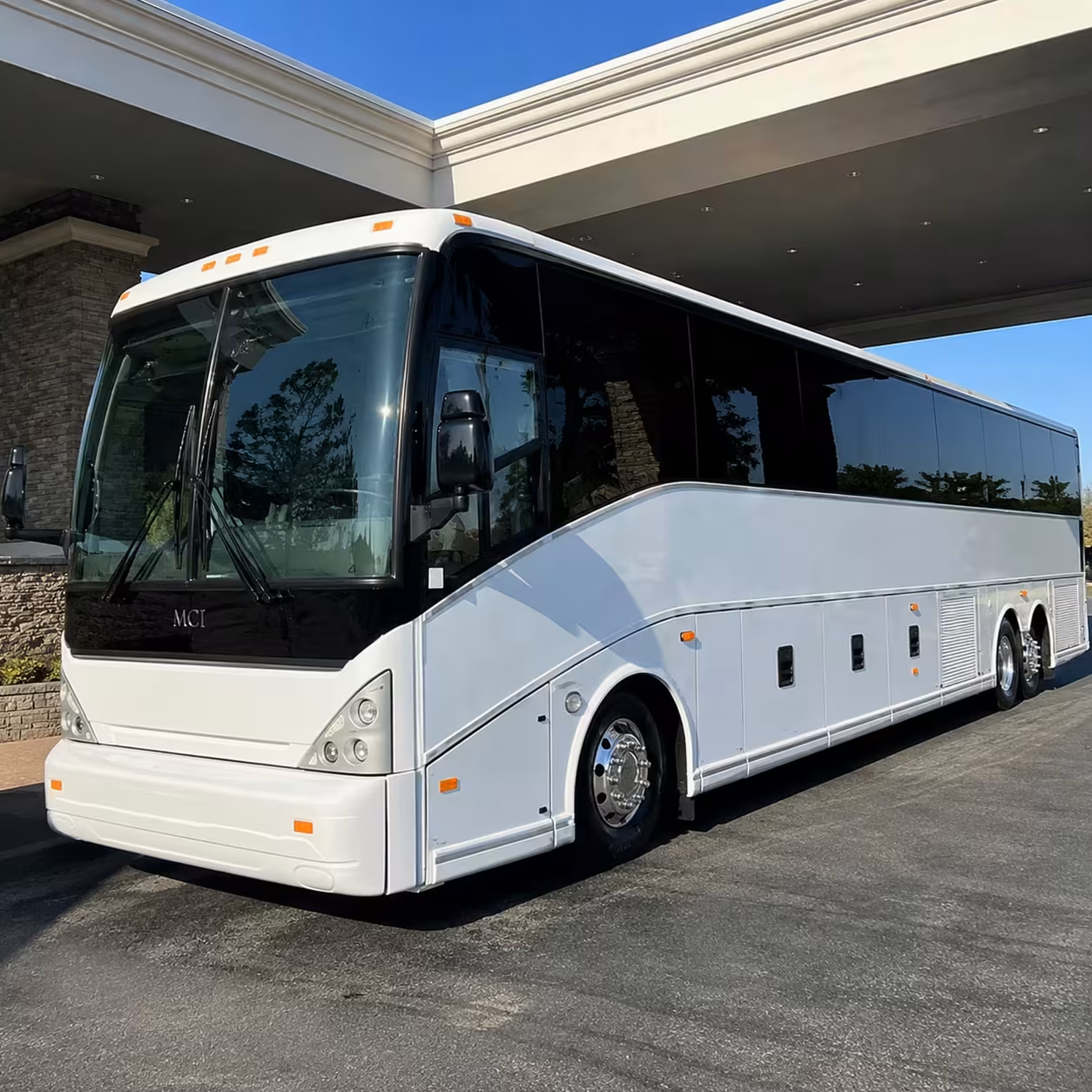 bend ski shuttle buses from rdm to mt bachelor
