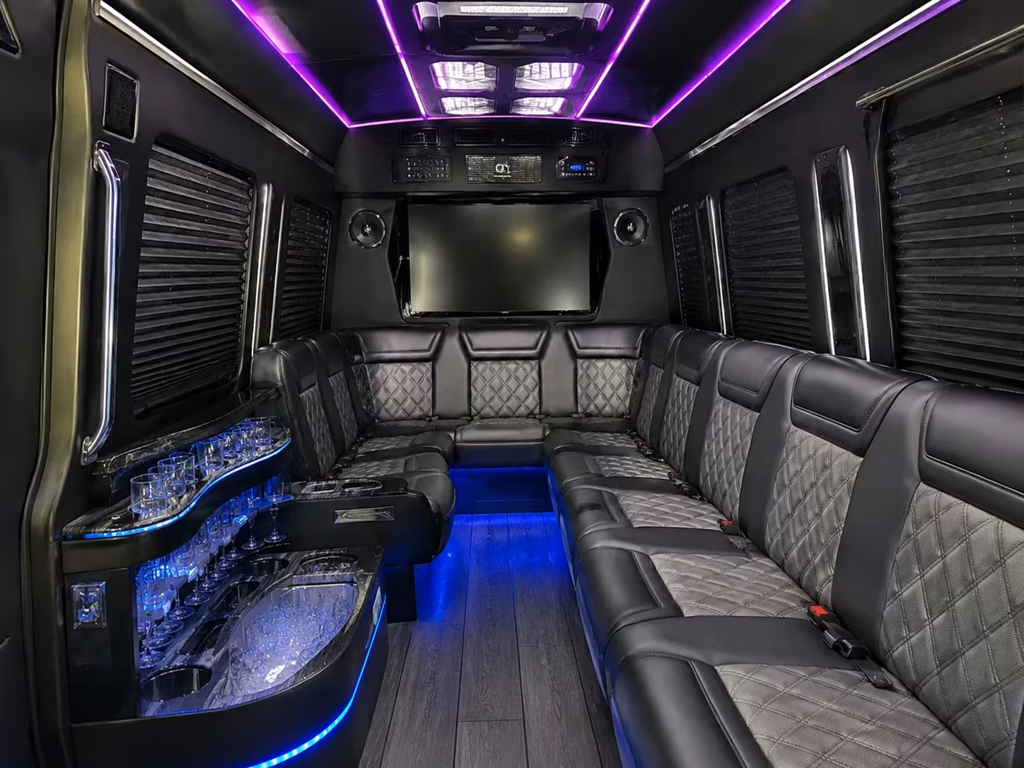 rehearsal dinner shuttle bus rentals for bend wedding weekends