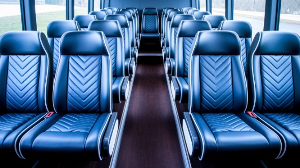 bend 30 passenger minibus rental